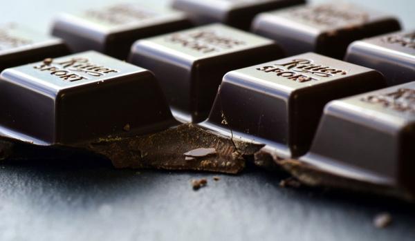 خوردن شکلات تلخ ممکن است باعث بهبود بینایی گردد!